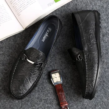Loafer'lar Erkekler Lüks Moda Sürüş Flats Siyah Hakiki Deri Slip-on erkek ayakkabısı Minimalist Tarzı Erkek Rahat İnek deri ayakkabı