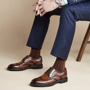 Yeni 2023 Erkekler Retro brogue dantel-up siyah kahverengi oxford ayakkabı Erkek Elbise Düğün balo Mezuniyet Ayakkabı Sapato Sosyal Masculino
